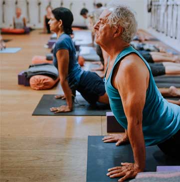 iyengar yoga Perth yoga class for all levels and experience image of man and woman in yoga class